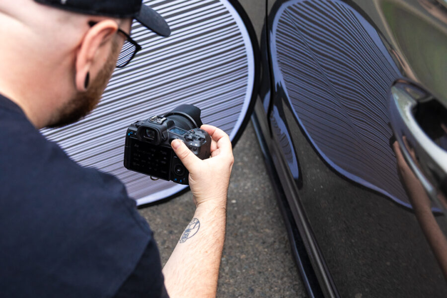 Sebastian Möller Gutachten Sachverständiger mit Kamera und Dellensegel