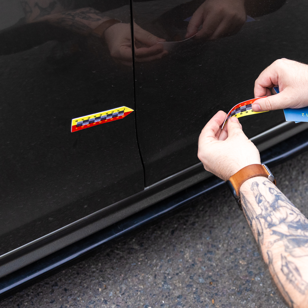 Sebastian Möller Gutachter Schadensaufname mit Pfeilen Sachverständiger